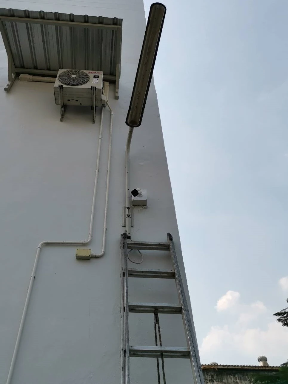 รับติดตั้งกล้องวงจรปิด CCTV ติดกับไฟ