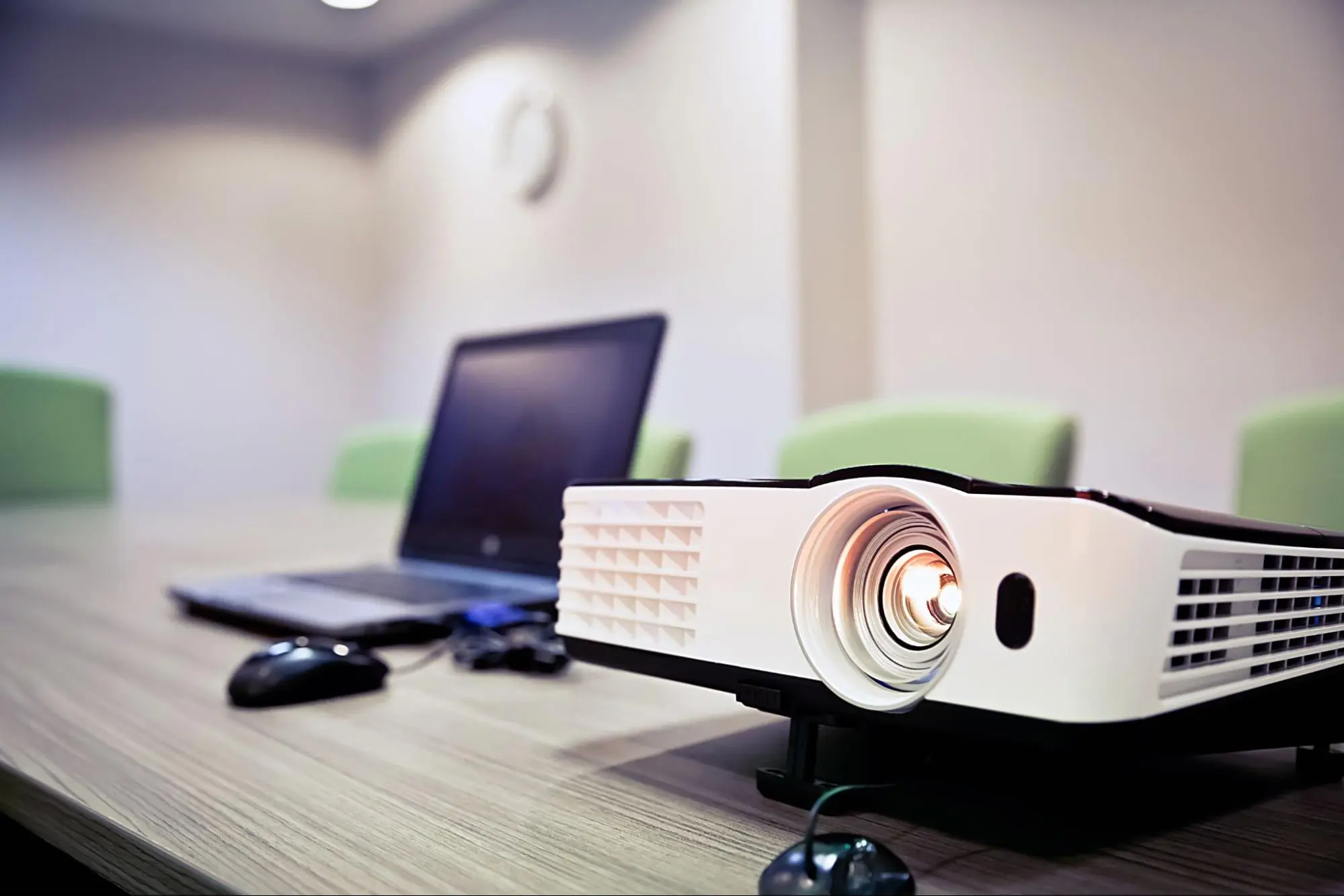 ติดตั้งโปรเจคเตอร์ (Projector) รับติดตั้งจอโปรเจคเตอร์ ค่าแรง ราคาถูก ...